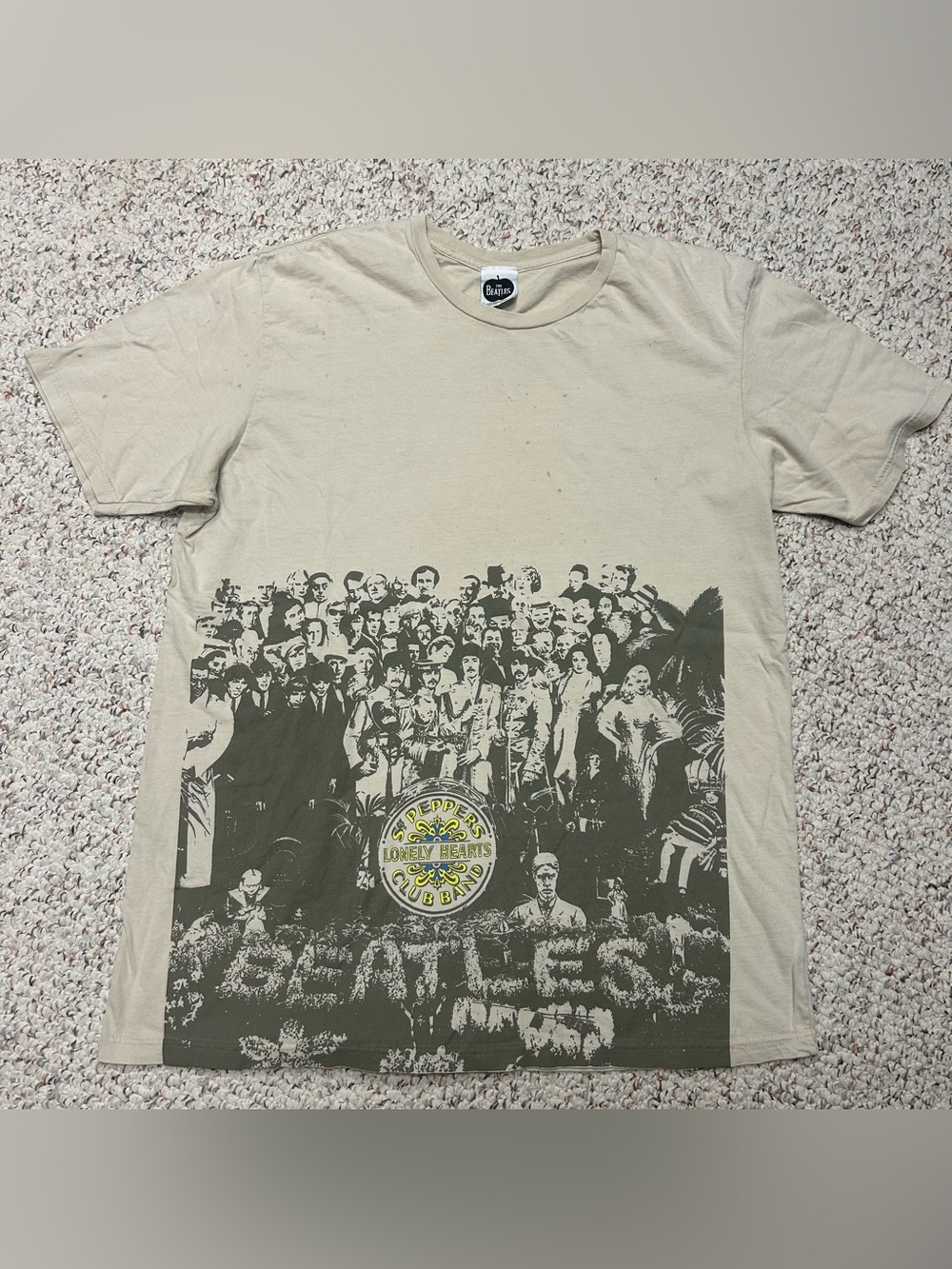 The Beatles Sgt Peppers Lonely Hearts Club Band Red T-shirt Vintage Tan Medium